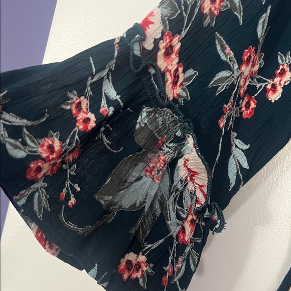 Band of Gypsies Black Floral Wrap Mini Dress with red and White Blooms - Picture 4 of 12